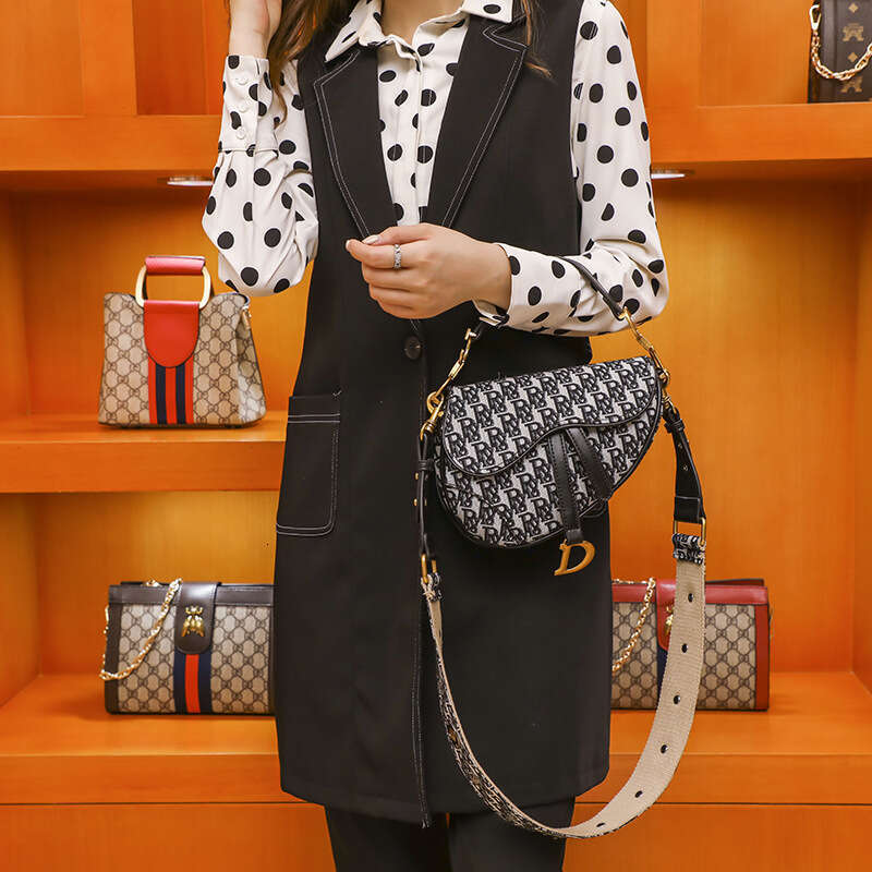 Montaigne women's bag 2025 new embroidered semi-circular saddle bag, broadband single shoulder crossbody handbag