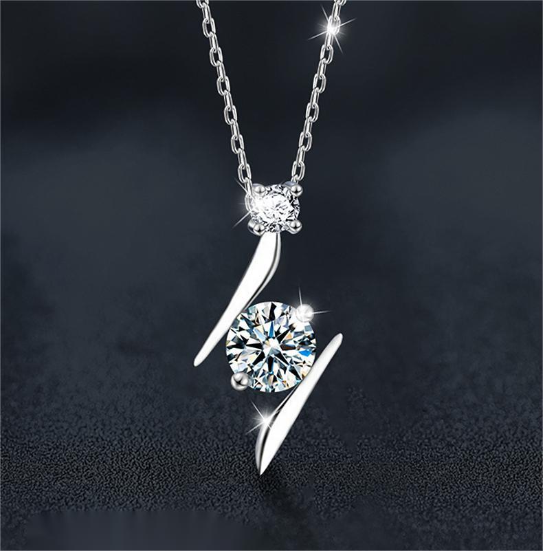 S925 Sterling Silver Moissanite Lightning Pendant Necklace for Women, Minimalist Clavicle Chain, Elegant Sparkle Jewelry Gift
