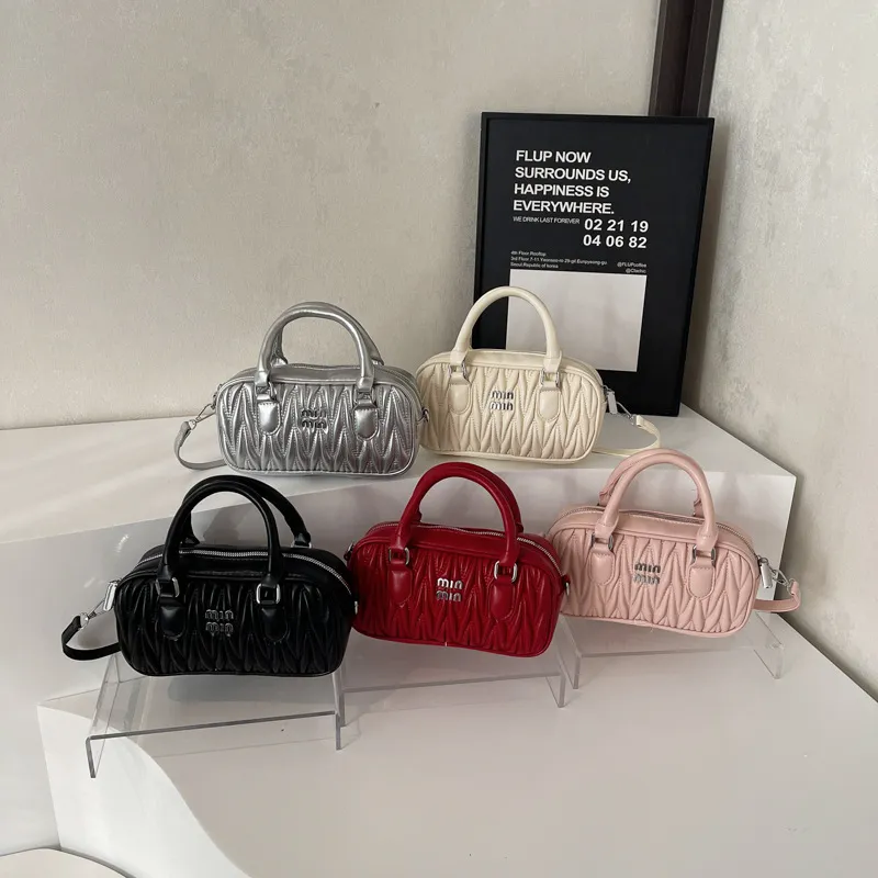 free shipping 2025 new designer shoulder bowling bags for womans handbag flap fashion black women messenger bag crossbody bag