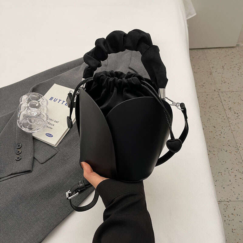 Dinner Bag Dinner Bag Flower Petal Women S New Red Wedding Niche Design Vegetable Basket Bucket Bag Fashionable One Shoulder Crossbody Bag KQ KQ