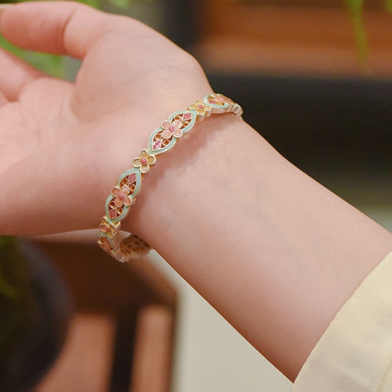 Hua Man Zhu Chinese style new Chinese court enamel color heavy industry bracelet with niche design light luxury and high-end
