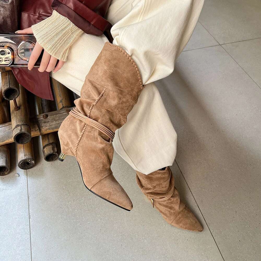 Arden Furtado 2025 Brown suede Kitten Western Pointed toe Slip-on Pleated Coarse heel Mid-Calf boots Extra large size