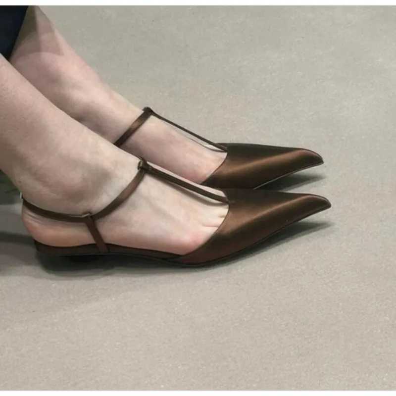 New Luxury Womens Shoes Closed Toe Womens Sandals Summer Hollow Buckle Solid Outdoor Casual Beach Flat Plus Size 43 SandalsXJ250508