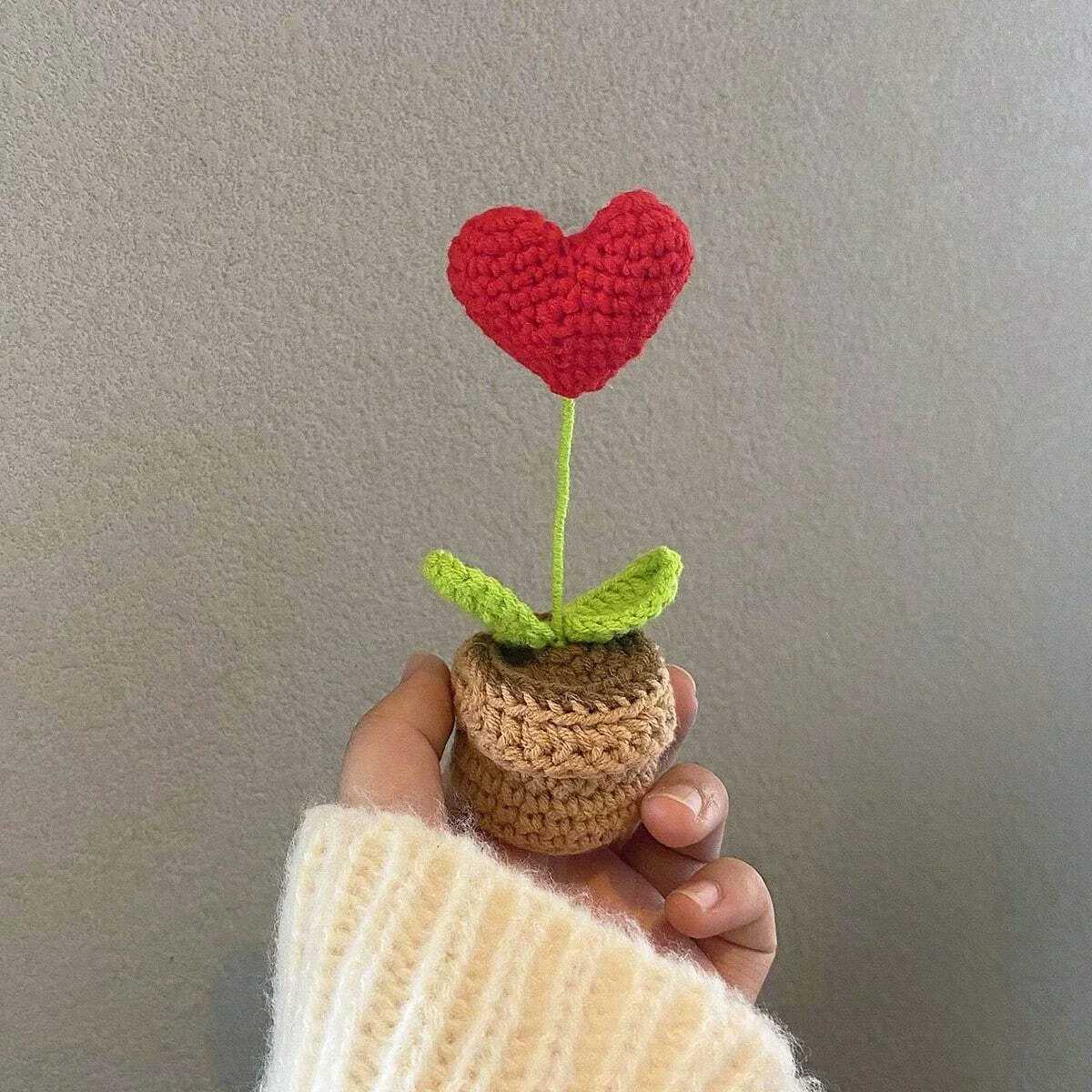 Handmade Knitted Flower Pot Red Heart Shaped Knit Imitation Potted Plant for Valentines Day Gifts Home Desktop Decor X250508