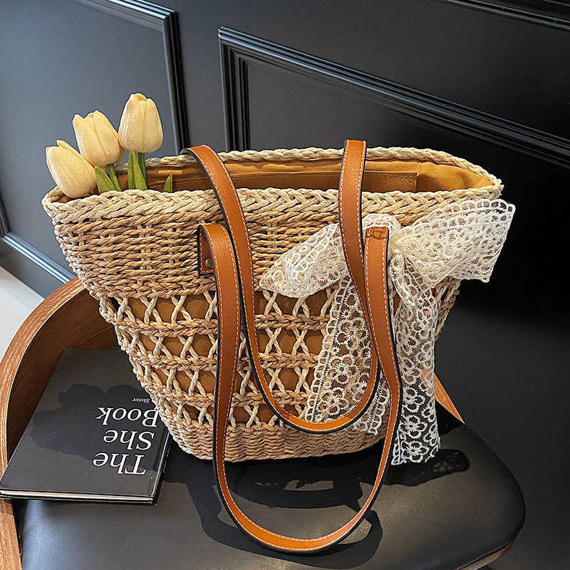 2025 Spring/Summer Forest Sweet Wind Hollow Grass woven Vegetable Basket Bag, Large Capacity Leisure Vacation Style Single Shoulder Women's Bag