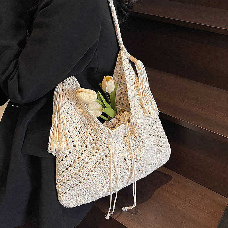 Forest style new artistic hollow woven bag for women, casual bohemian style, lightweight and fashionable, large capacity shoulder bag