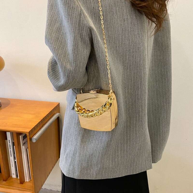 Dinner Bag Dinner Bag Instagram Popular Metal For Women S New Niche Chain Single Shoulder Crossbody Mouth Red Bag Stylish Handbag Banquet Bag KQ KQ