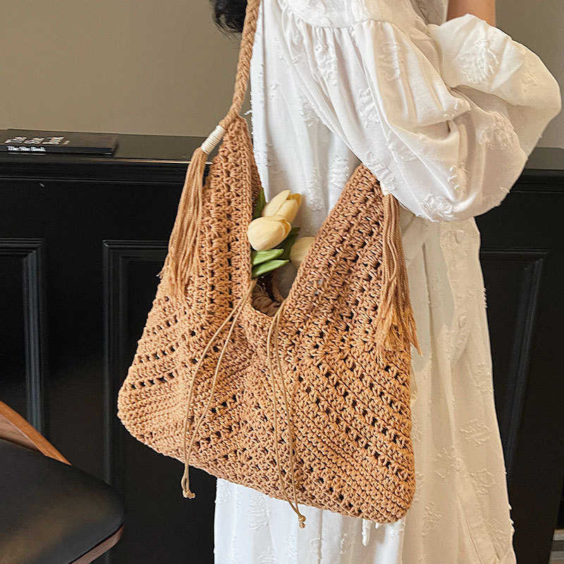 Forest style new artistic hollow woven bag for women, casual bohemian style, lightweight and fashionable, large capacity shoulder bag