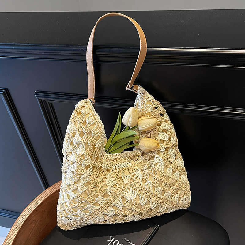New fashionable and artistic small fresh woven bag for leisure and vacation, versatile large capacity single shoulder beach bag for women