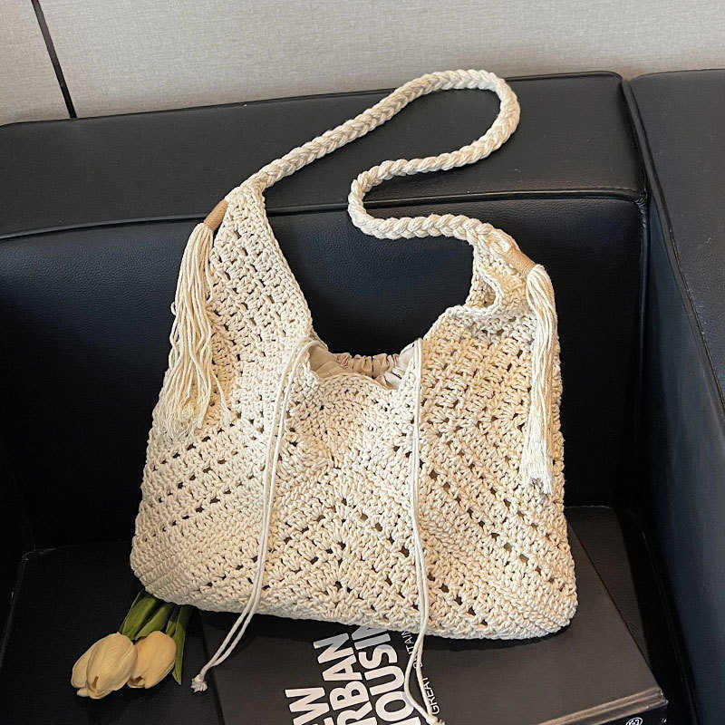 Forest style new artistic hollow woven bag for women, casual bohemian style, lightweight and fashionable, large capacity shoulder bag
