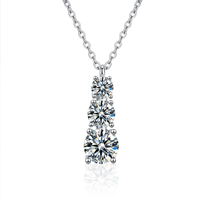 Sophisticated Ladies' Moissanite-Inlaid Collar Chain Accessory Made of High-Quality 925 Sterling