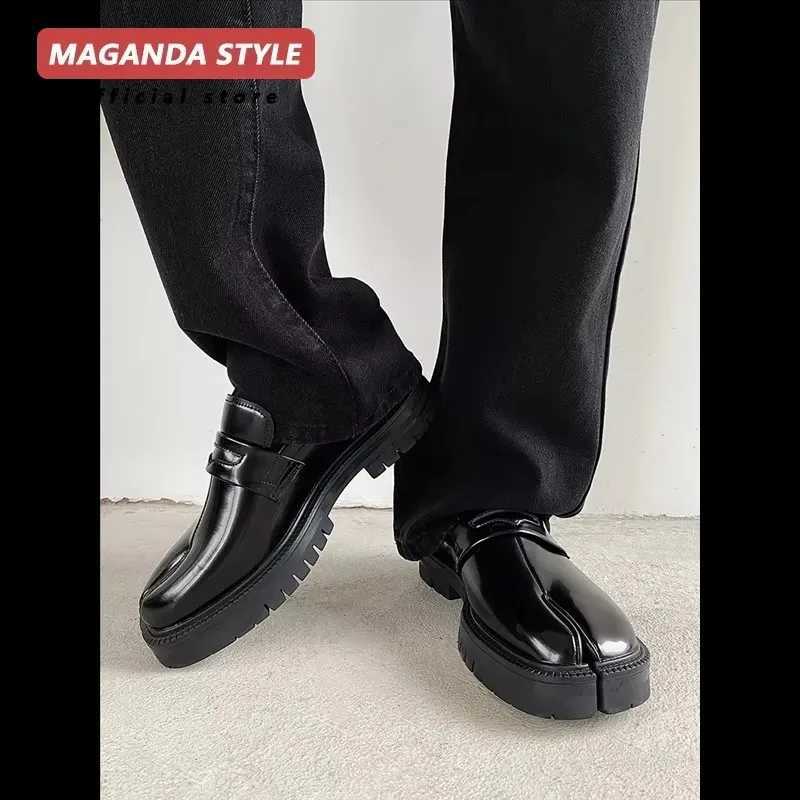 Beautiful Tabi Shoes Loafer for Men and Women Split Toe Thick Sole Casual Leather Shoes Z250508