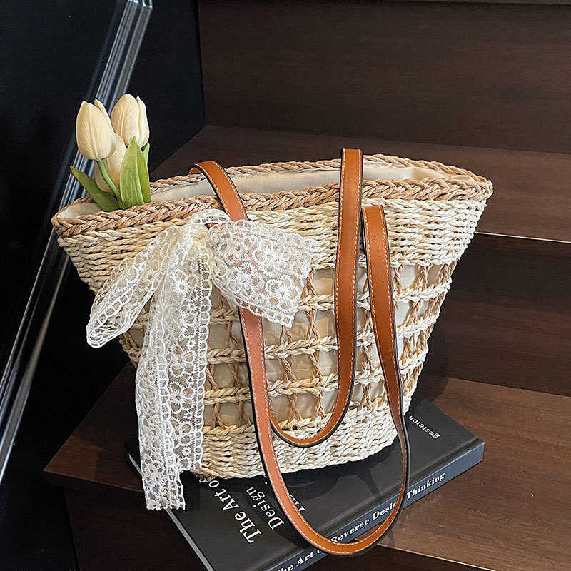 2025 Spring/Summer Forest Sweet Wind Hollow Grass woven Vegetable Basket Bag, Large Capacity Leisure Vacation Style Single Shoulder Women's Bag