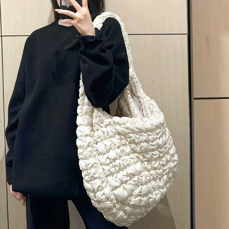 New Korean Fold Cloud Bag Versatile Fashion One Shoulder Handheld Dumpling Bag Large Capacity Down Cotton Underarm Women's Bag