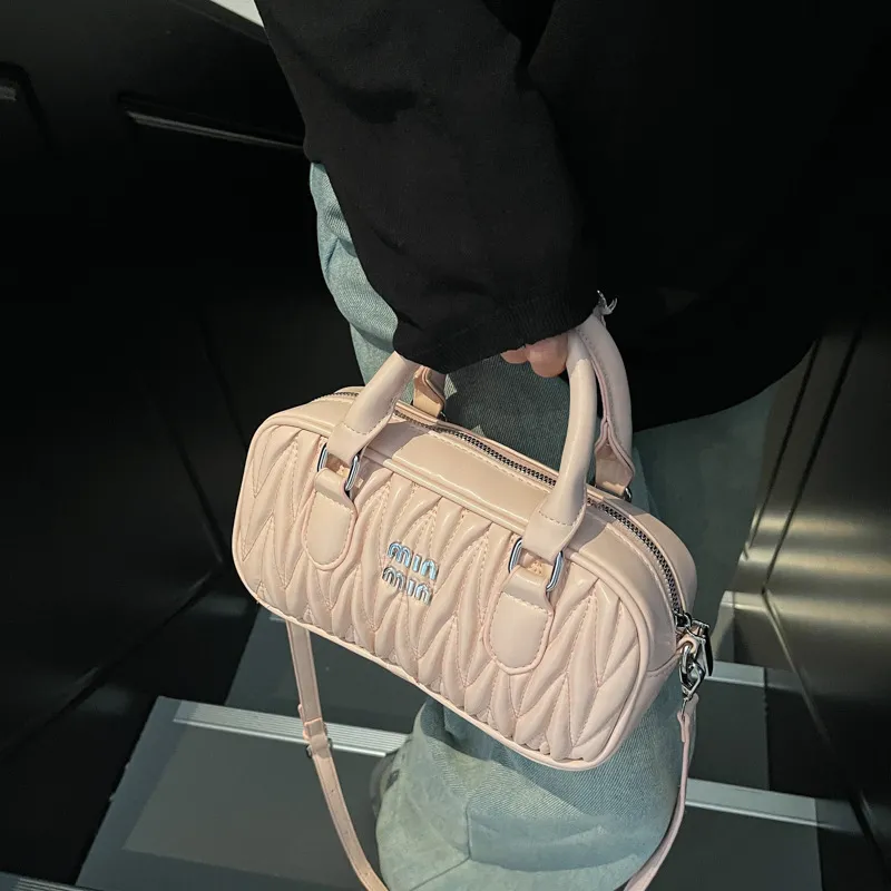 free shipping 2025 new designer shoulder bowling bags for womans handbag flap fashion black women messenger bag crossbody bag