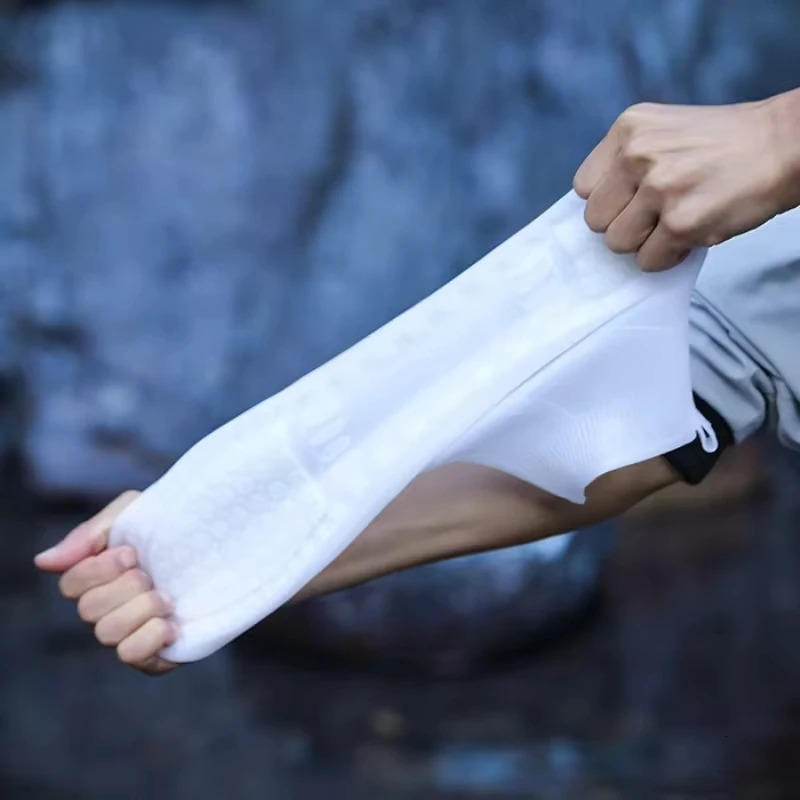 1 pair of reusable waterproof shoe covers silicone anti slip elastic neutral rain protectors for outdoor rainy days 250428s