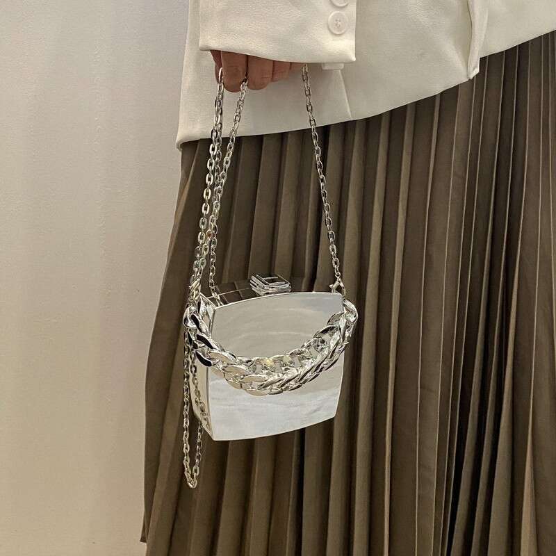 Dinner Bag Dinner Bag Instagram Popular Metal For Women S New Niche Chain Single Shoulder Crossbody Mouth Red Bag Stylish Handbag Banquet Bag KQ KQ