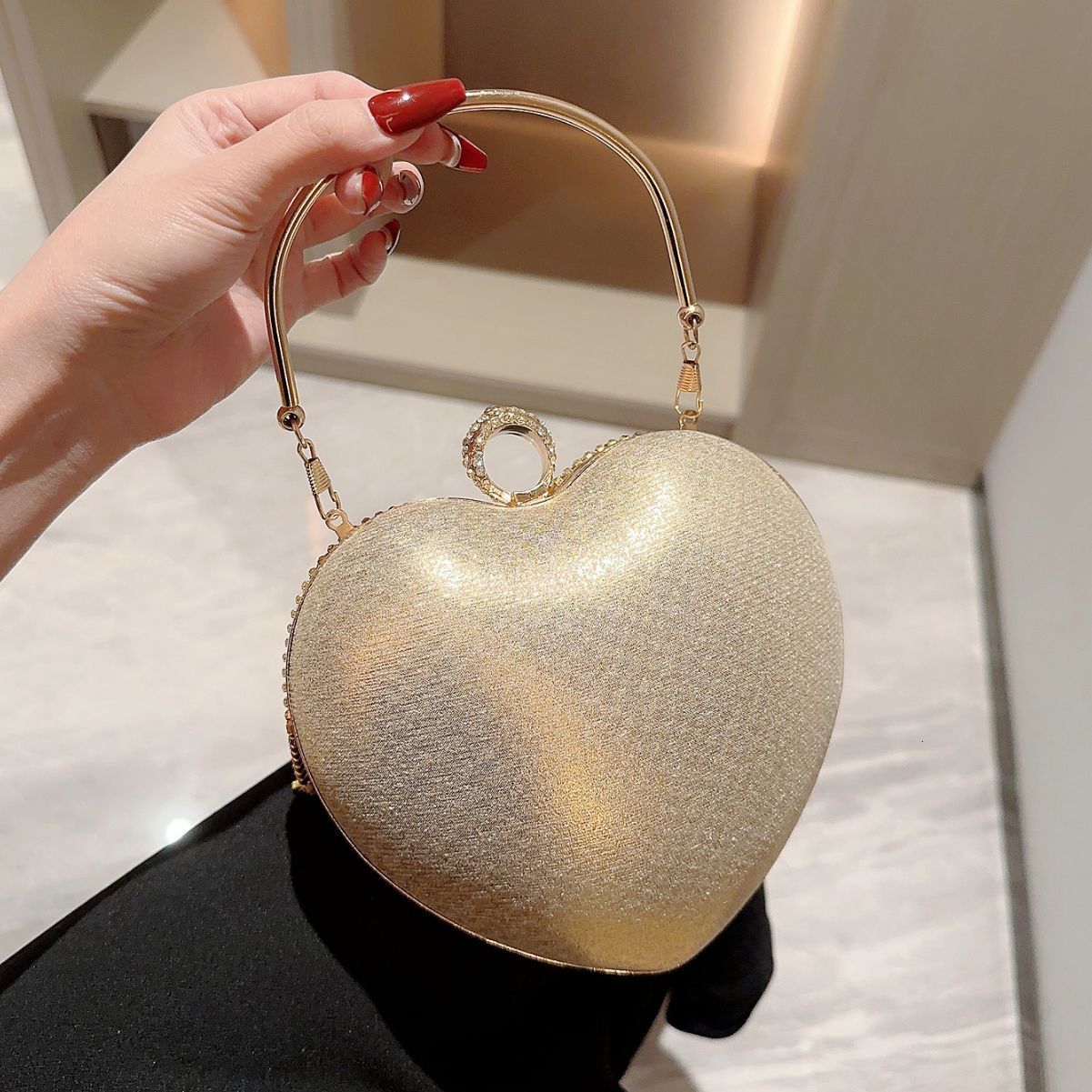 New Diamond Series Designer 2025 Free Shipping Heart Shaped Women's High Quality Diamond Banquet Handbag With Evening Dress Bag Celebrity Cheongs
