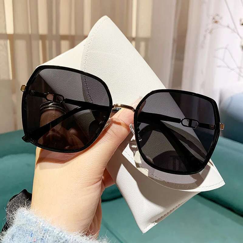 2025 Trendy Polarized Sunglasses UV400 Protection Fashion Tea Brown Tinted Viral Iuencer Style for Driving Outdoor Sports