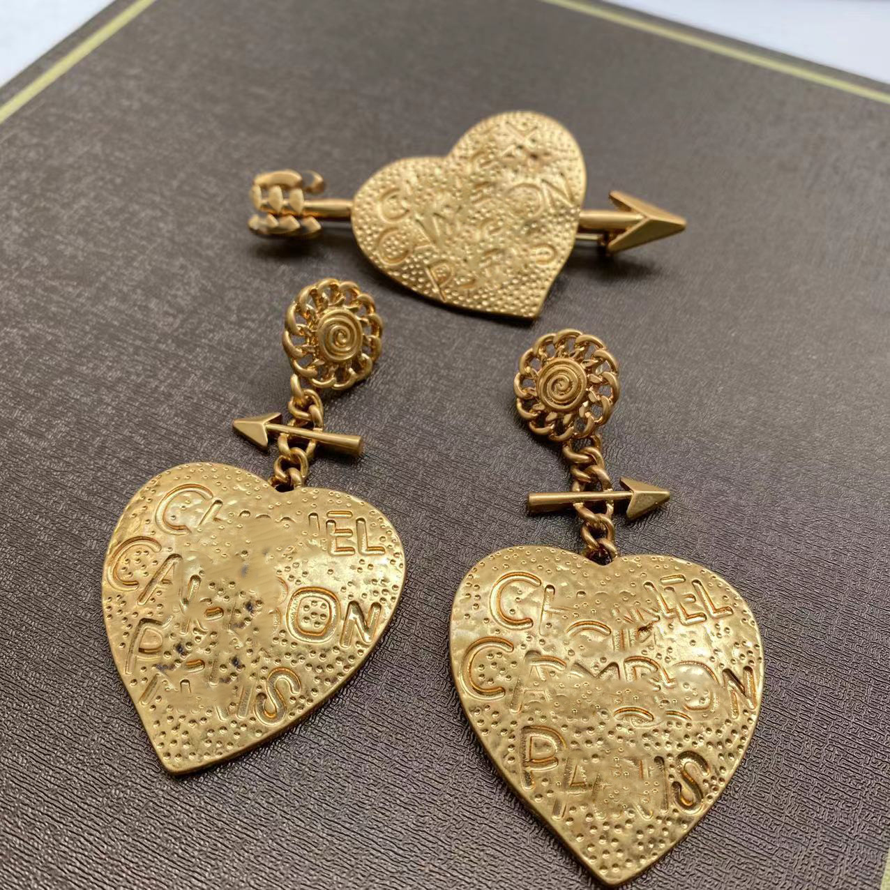 Vintage Luxury Western Exaggerated Love Earrings Brooch Retro One Arrow Through Ear Nails and Brooch Pins Eardrop Designer Jewelry