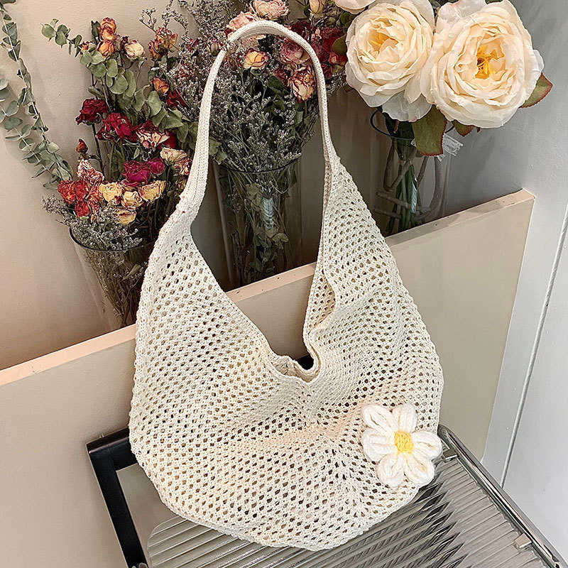 This year's popular trend is the versatile lazy style, small and fresh Instagram woven bag, large capacity hollow out lightweight travel shoulder