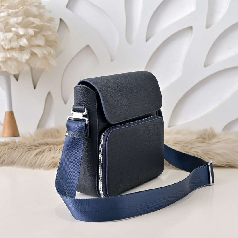 TOP Handbags Men Leather TRIO Messenger Bags Shoulder Make up Bag Designer Handbag Tote bag AAAAA
