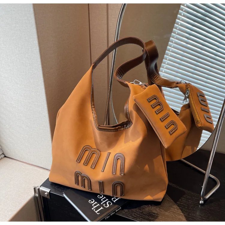 Free shipping 2025 designer shoulder tote bags for womans bag handbag Fashionable casual flap armpit bag women crossbody totes bag