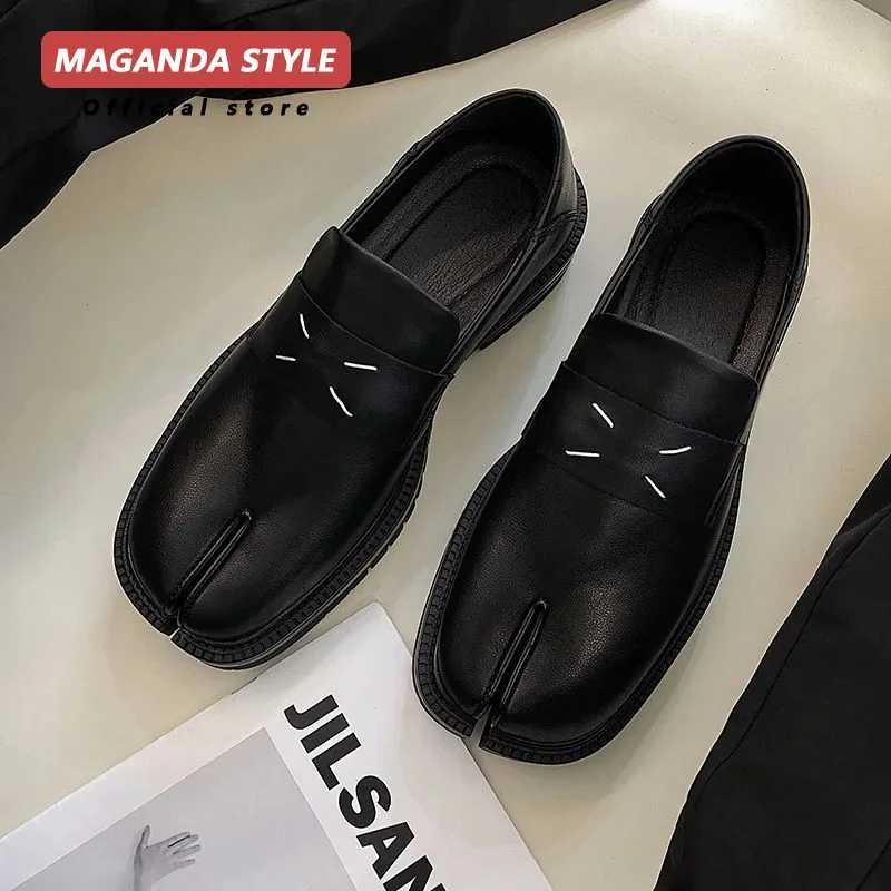 Beautiful Tabi Shoes Loafer for Men and Women Split Toe Thick Sole Casual Leather Shoes Z250508
