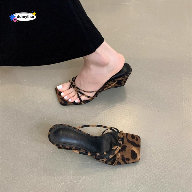 Silver French style wedge sandals for women 2024 summer new style, simple delicate with temperament, square and open toe high-heeled shoes ddmythur