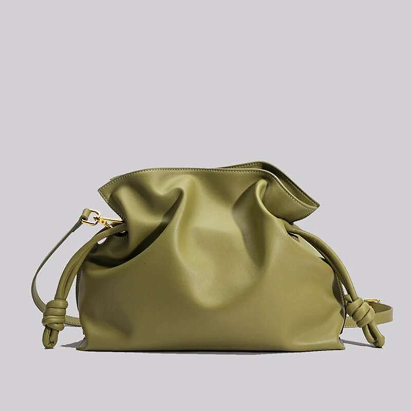 Fashion Clouds Genuine Leather Shoulder Ladies Retro Crossbody French Niche Hundreds Pleated Drawstring Lunch Box Bag
