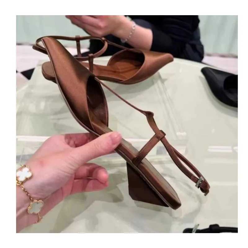 New Luxury Womens Shoes Closed Toe Womens Sandals Summer Hollow Buckle Solid Outdoor Casual Beach Flat Plus Size 43 SandalsXJ250508