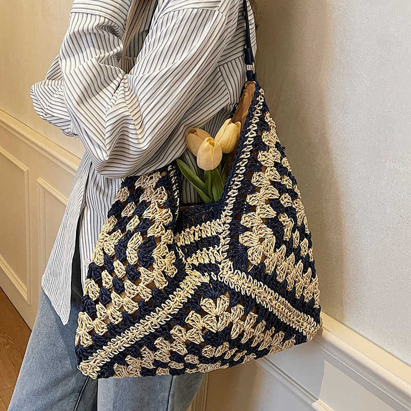 New fashionable and artistic small fresh woven bag for leisure and vacation, versatile large capacity single shoulder beach bag for women