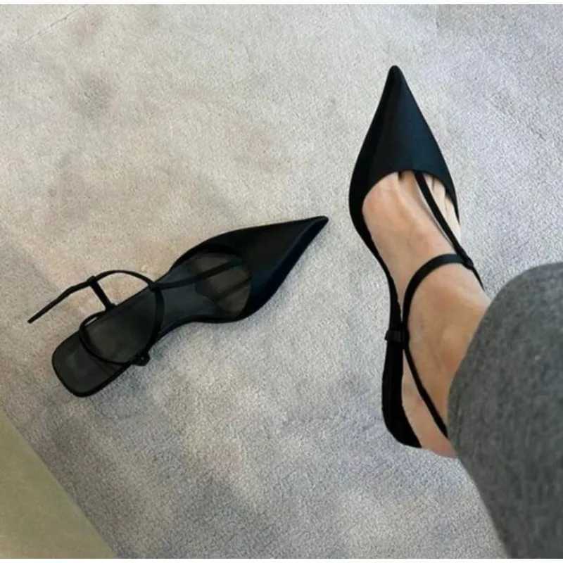 New Luxury Womens Shoes Closed Toe Womens Sandals Summer Hollow Buckle Solid Outdoor Casual Beach Flat Plus Size 43 SandalsXJ250508