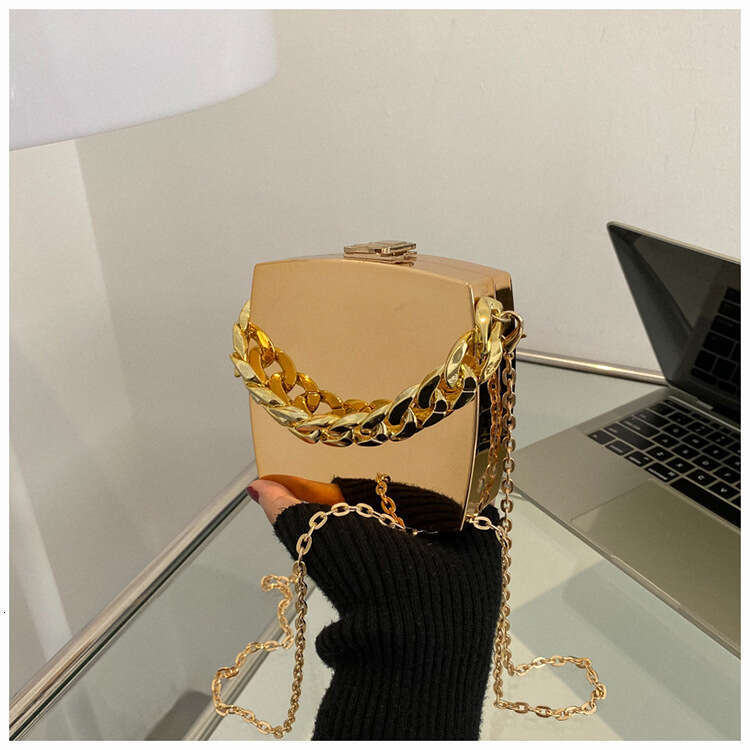 Dinner Bag Dinner Bag Instagram Popular Metal For Women S New Niche Chain Single Shoulder Crossbody Mouth Red Bag Stylish Handbag Banquet Bag KQ KQ