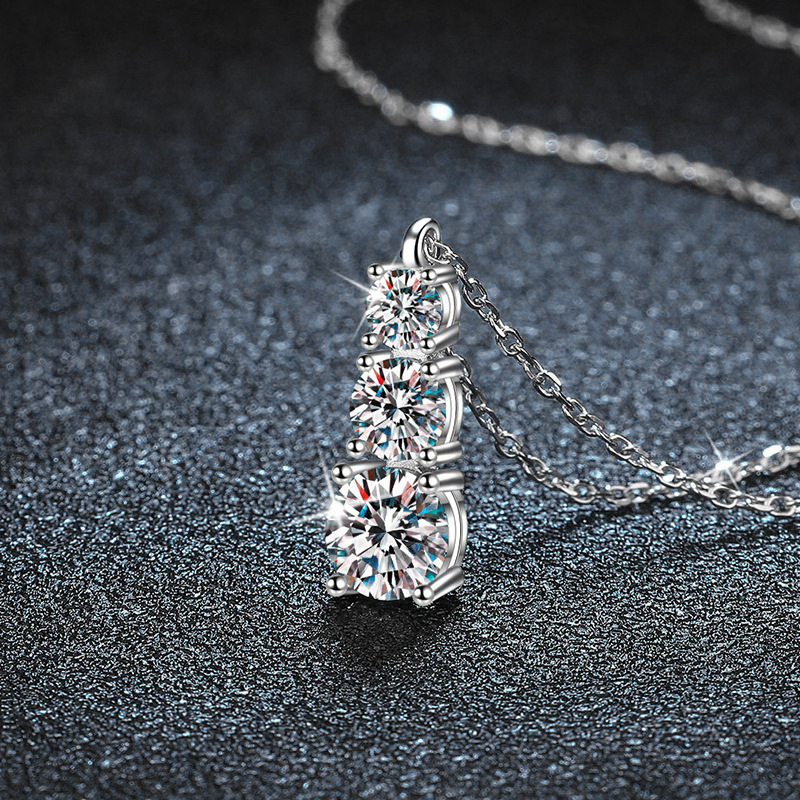 Sophisticated Ladies' Moissanite-Inlaid Collar Chain Accessory Made of High-Quality 925 Sterling