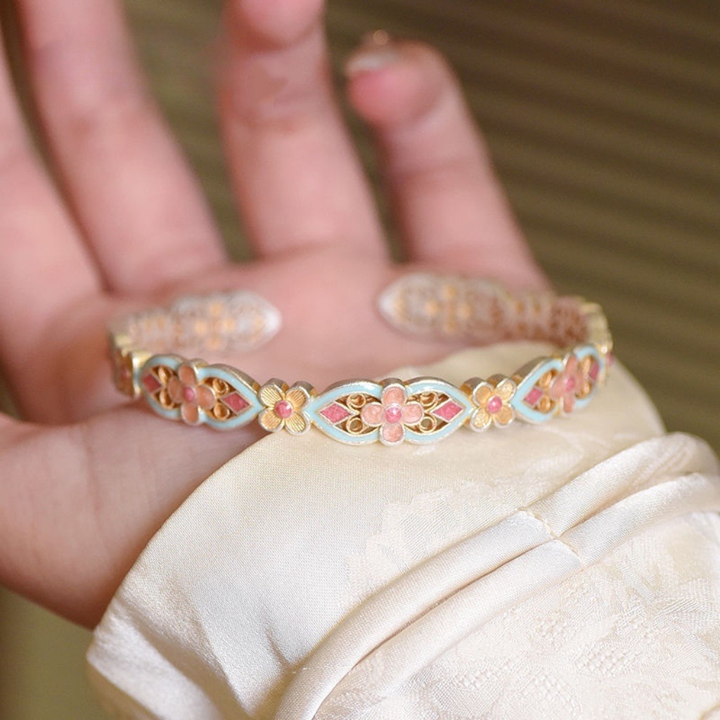 Hua Man Zhu Chinese style new Chinese court enamel color heavy industry bracelet with niche design light luxury and high-end