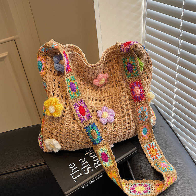 Sweet and gentle spring and summer style, super hot small flower knitted bag, women's Instagram style, lightweight and stylish crossbody tote bag