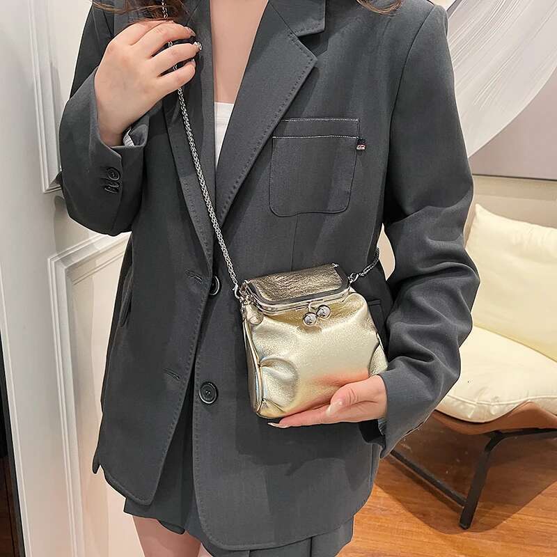 ddmy of 1 Piece Pure Color Chain Shoulder for Women, Versatile Crossbody Bag, Fashionable Clip-On Small Square Bag Women, ,