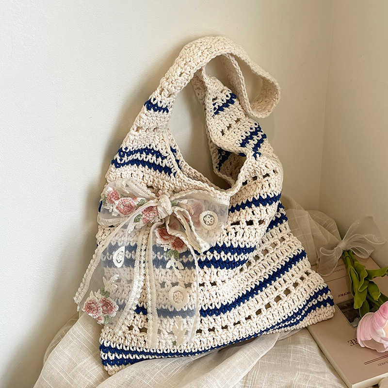 Trendy new hollow woven small fresh artistic style tote bag, niche and lazy, sweet and casual single shoulder women's bag