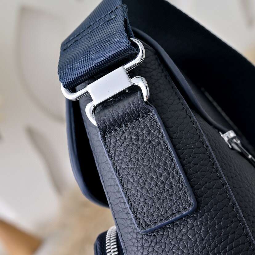TOP Handbags Men Leather TRIO Messenger Bags Shoulder Make up Bag Designer Handbag Tote bag AAAAA