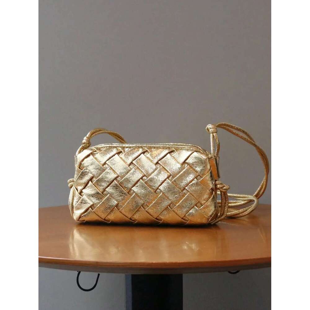 2024 New Handbag Fashion Trend Burst Crack Gold Woven Emed Slung Joker Mini Mobile Phone Bag Shoulder Str
