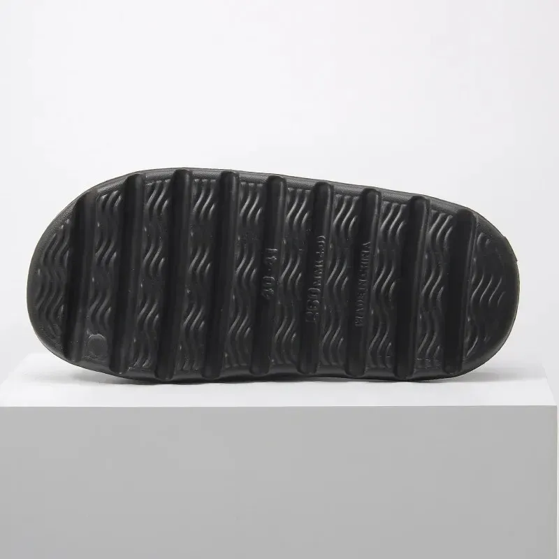 Soft Slippers Feel Like Stepping on Shit Thick Soled Sandals Summer New Non Slip Wearing Sandals Relaxation Breathable Lightweight House 2025s