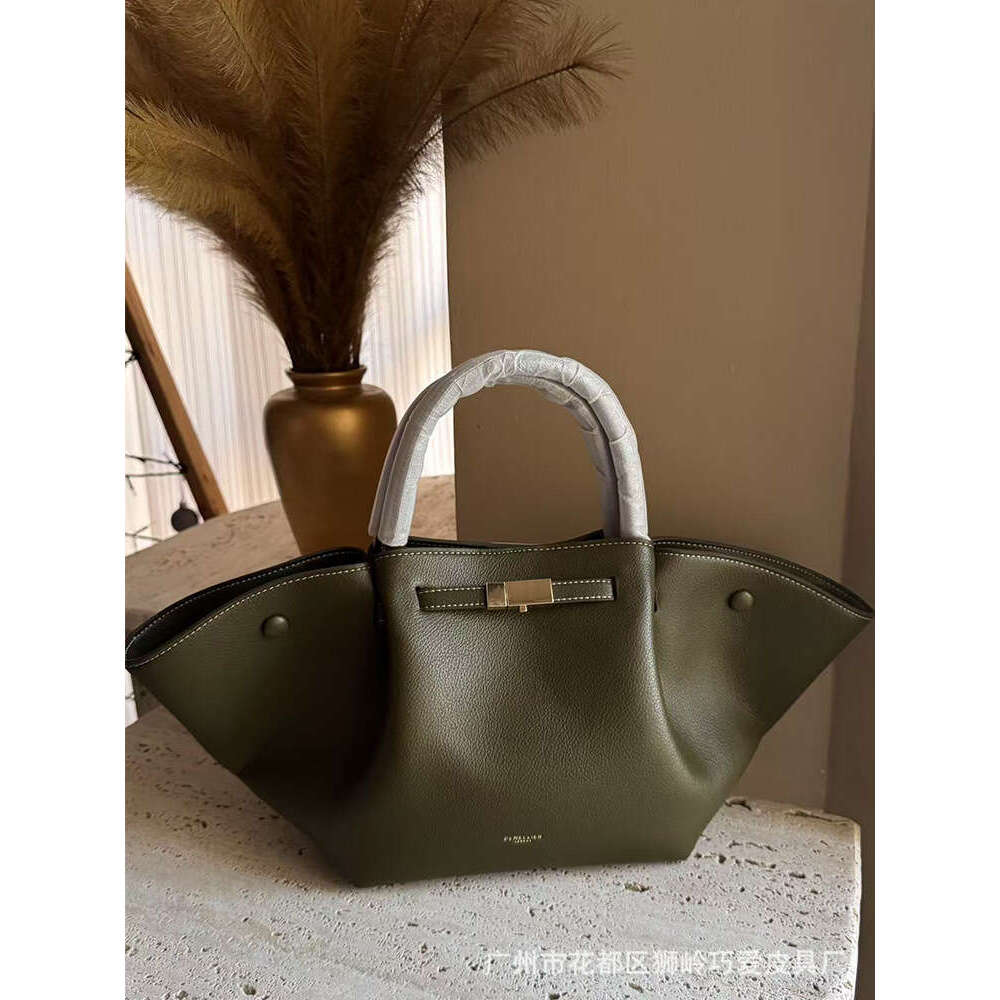 UK niche DeMelli large capacity handbag versatile fashion wing New York genuine leather women s bag