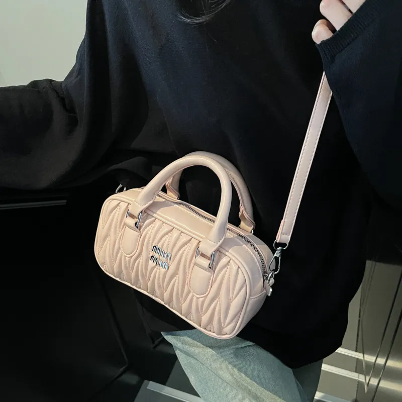 free shipping 2025 new designer shoulder bowling bags for womans handbag flap fashion black women messenger bag crossbody bag