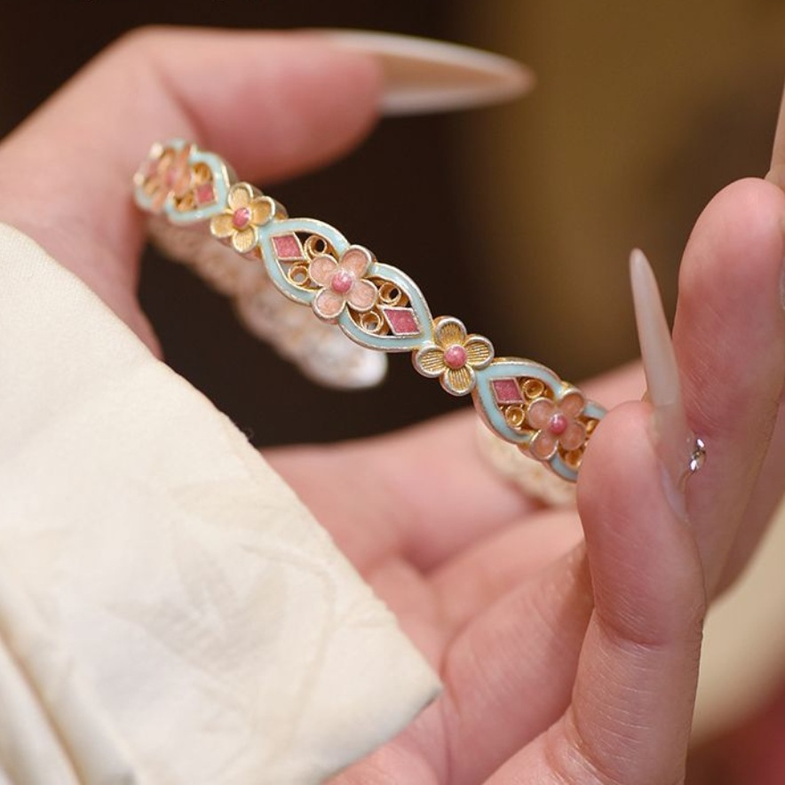 Hua Man Zhu Chinese style new Chinese court enamel color heavy industry bracelet with niche design light luxury and high-end