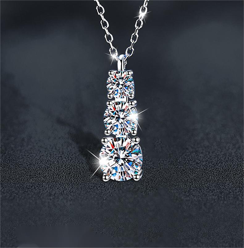 Sophisticated Ladies' Moissanite-Inlaid Collar Chain Accessory Made of High-Quality 925 Sterling