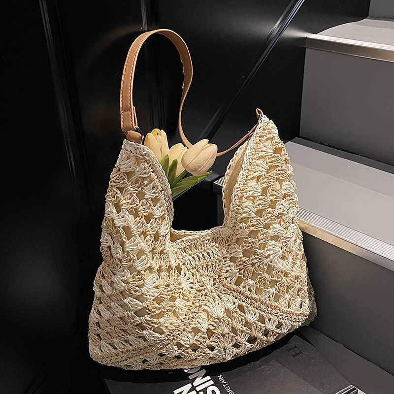 New fashionable and artistic small fresh woven bag for leisure and vacation, versatile large capacity single shoulder beach bag for women