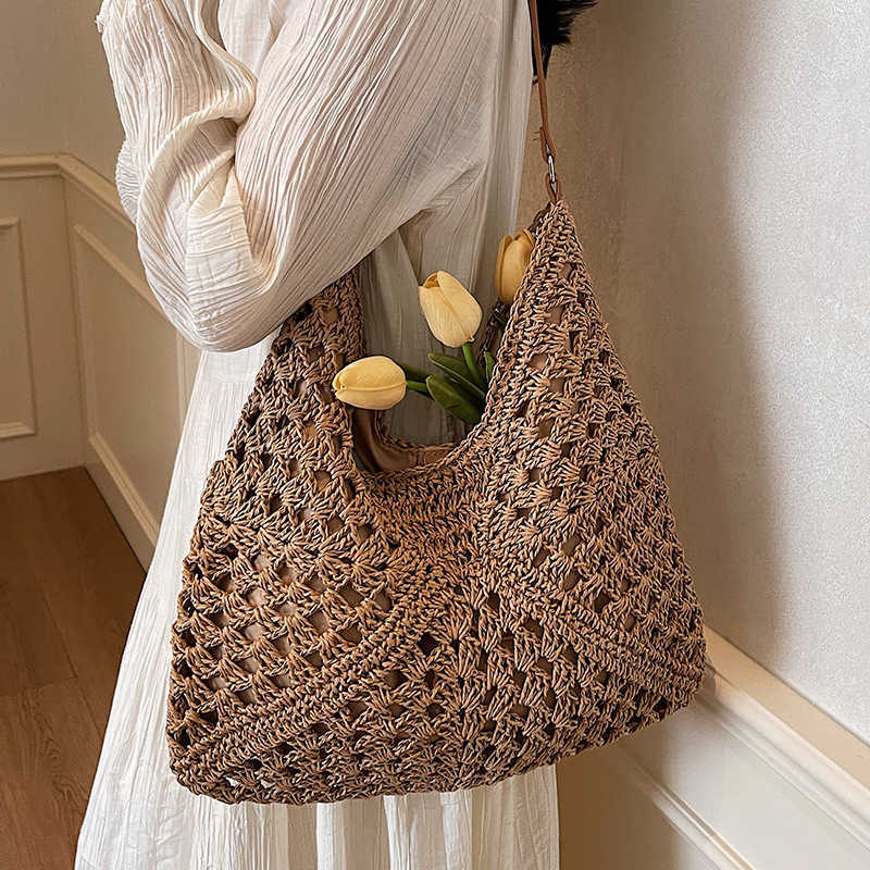 New fashionable and artistic small fresh woven bag for leisure and vacation, versatile large capacity single shoulder beach bag for women