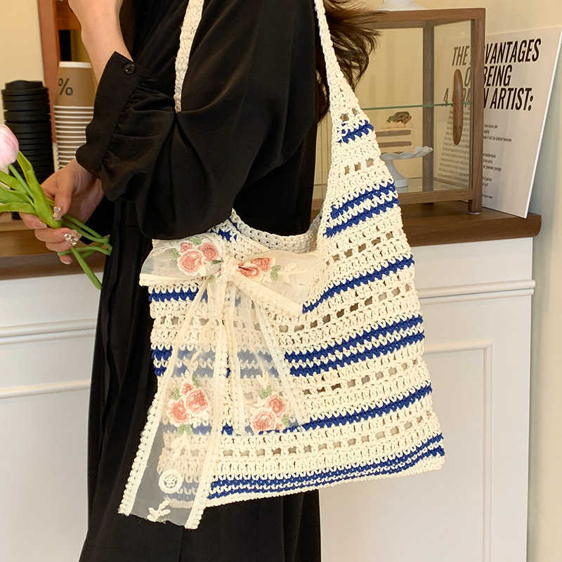 Trendy new hollow woven small fresh artistic style tote bag, niche and lazy, sweet and casual single shoulder women's bag