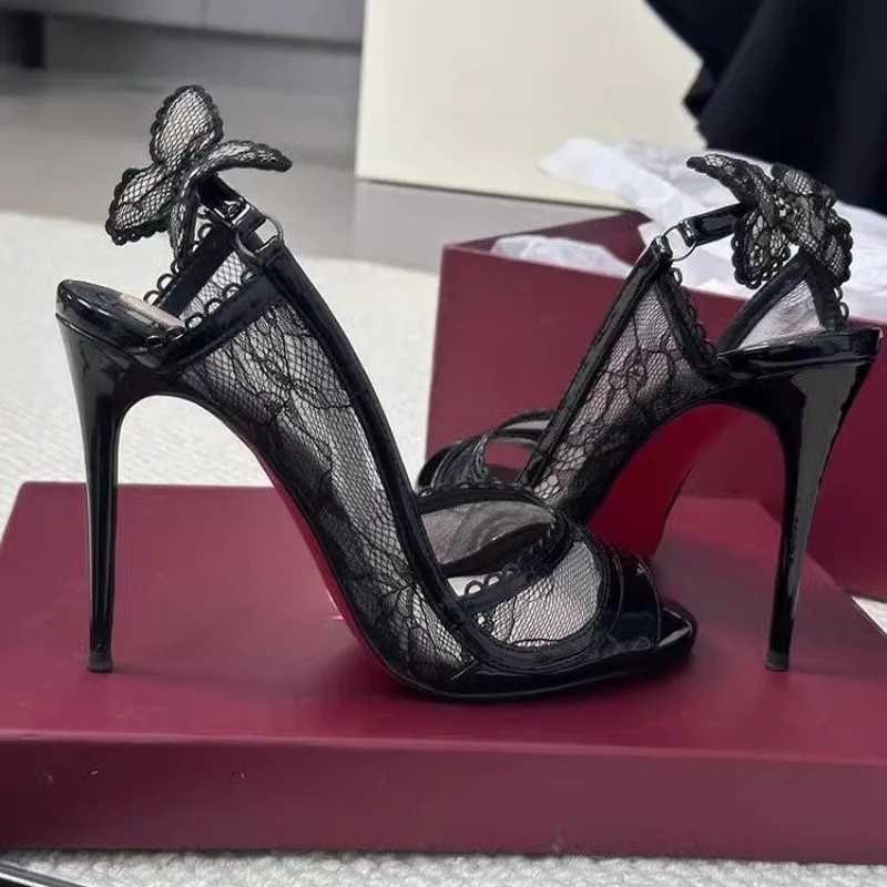 2025 Summer New Fish Mouth Lace Black High Heels Women Fine Heel Sexy Royal Bow e Strap SandalsXJ250508